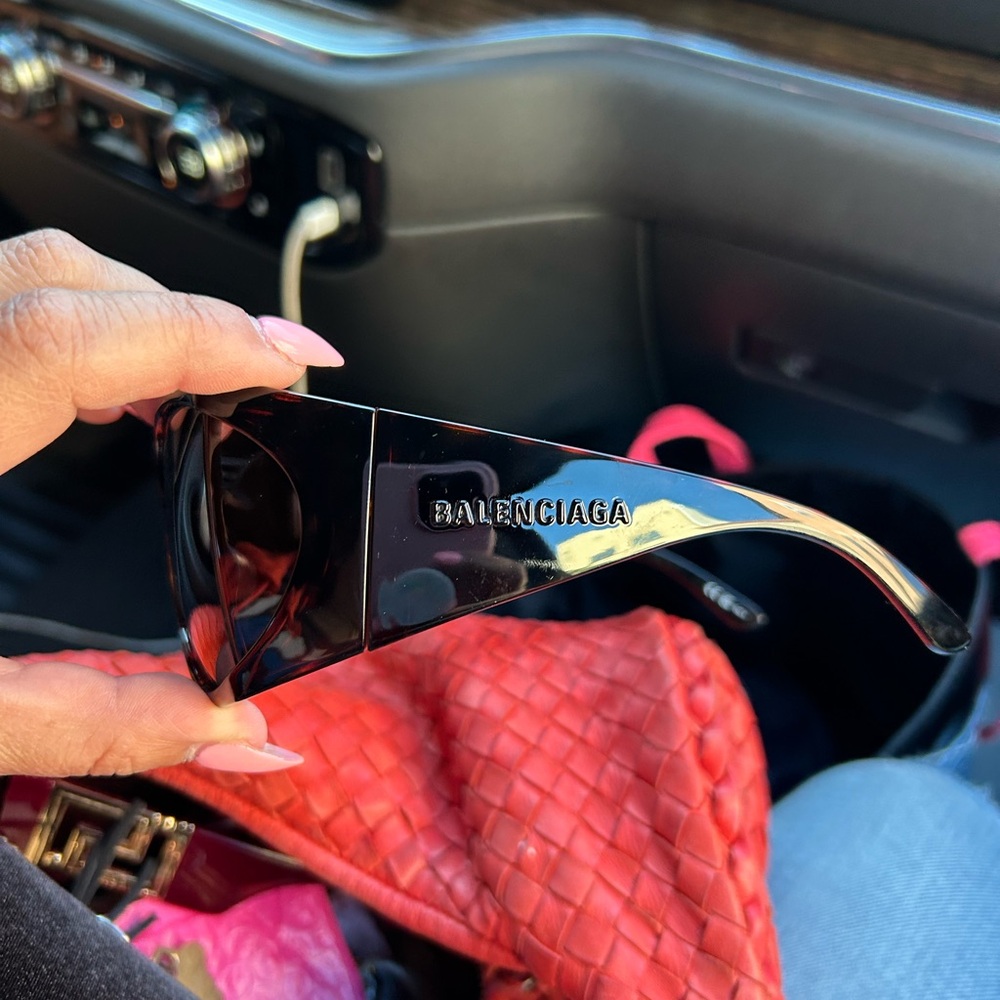 Balenciaga Sleek Black Sunglasses - Picture 10 of 10